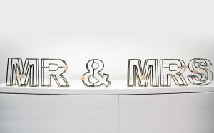 Mr & Mrs Sign - Hire wanaka - Major & Minor