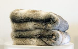Throw - Arctic Faux Fur - Wedding Hire Wanaka - Major & Minor